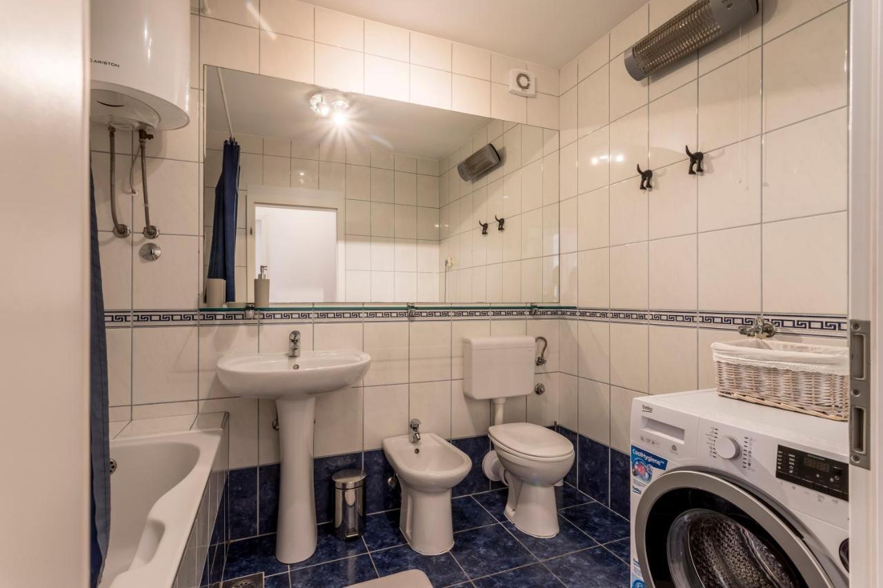 Velebis Superior Apartment - Luxurious One-Room Apartment With Jacuzzi - Prestigious Location By The Sea In The New City Center Of Znjan - Panoramic View Of The Sea And Islands - Free Garage Parking - Buralux Properties Split Eksteriør bilde